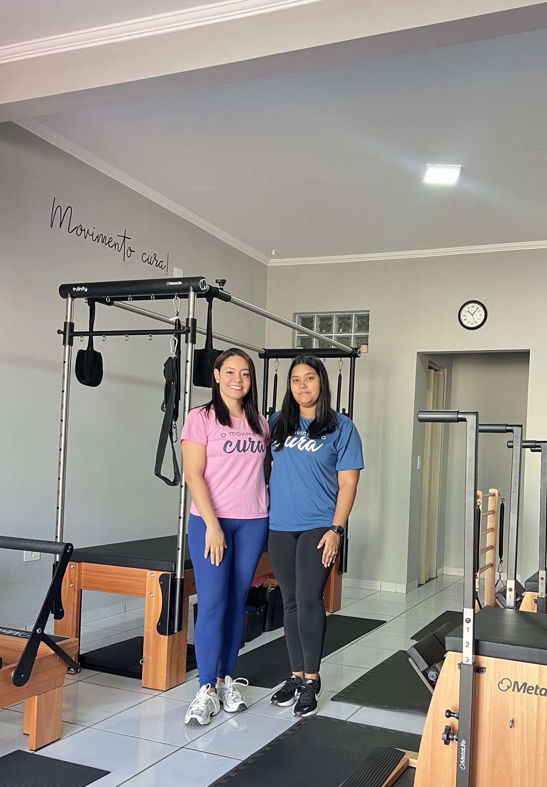Dra. Letícia Neres e Dra. Eloisa Ribeiro Bila no estúdio de Pilates